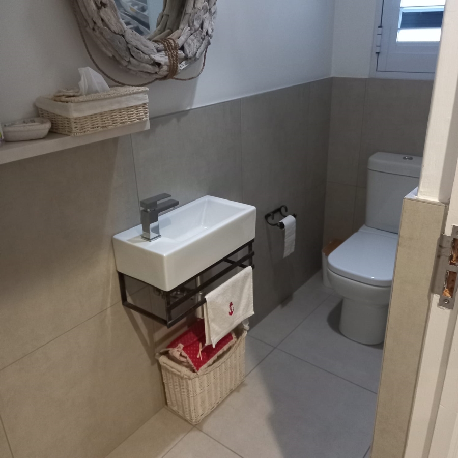 4 Bedroom Property for Sale in Menkenkop Western Cape
